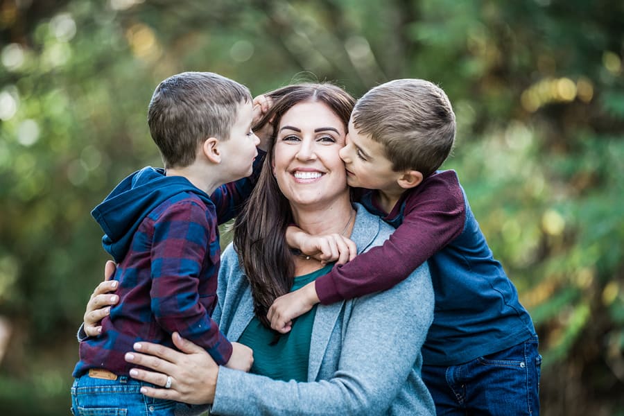 What To Expect From Your Outside Family Session With Candra Schank