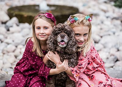 Cocker Spaniel dog with two little girls in the Fall. Owen Sound Pet Photographer. Grey Bruce Pet Photographer. Collingwood Pet Photographer. At Collingwood Arboretum.